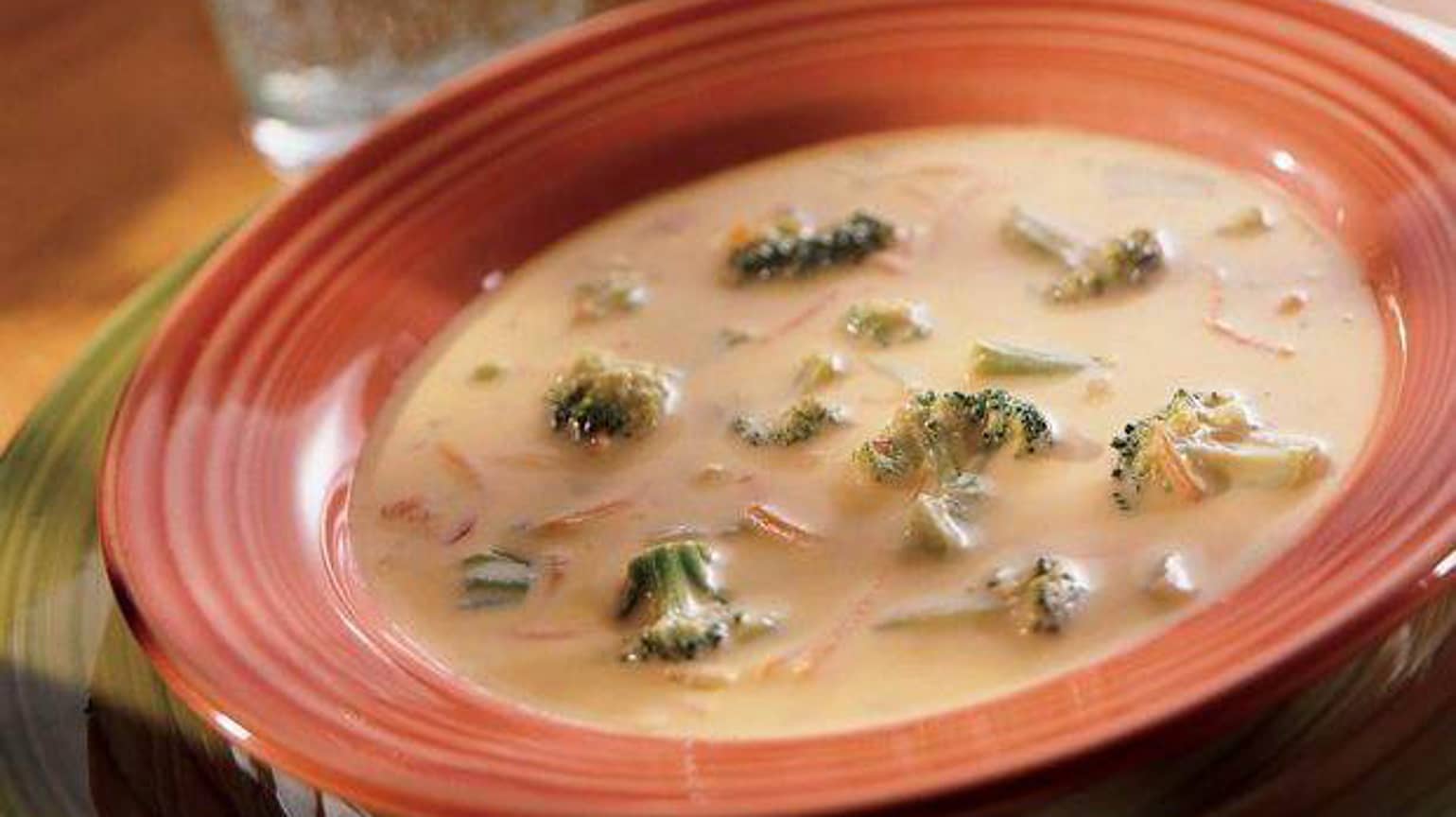 Easy-Broccoli-Cheese-Soup